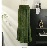 In The Autumn Of 2025, The New Velvet Broced Fishtail Half-Dress Woman Retro High-End Feeling Leaves Side Hundred Folded Bag Hips Long Skirt