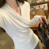 2026 Early Spring Hottie V-Neck White Inside The Repairing Bottom Shirt Women Autumn And Winter Ocean Design Feel Super Good-Looking T-Shirt