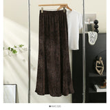 In The Autumn Of 2025, The New Velvet Broced Fishtail Half-Dress Woman Retro High-End Feeling Leaves Side Hundred Folded Bag Hips Long Skirt