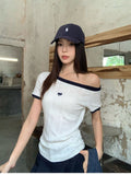 Vintage Slanted Shoulder T-Shirt Girl Summer Slimming Design Feel Shoulder-To-Shoulder Top
