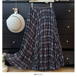 Korean Version Of The Retro Temperament Lattice Half-Dress Woman Autumn 2025 High-Waisted Folding Loose Umbrella Skirt