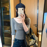 Lyselle Tians Closed The Waist Of The Big U Collar And Put On The Bottom Shirt Five-Sleeved Knitted Shirt Women's Early Spring 2026 New Top