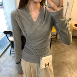 2026 Early Spring Hottie V-Neck White Inside The Repairing Bottom Shirt Women Autumn And Winter Ocean Design Feel Super Good-Looking T-Shirt